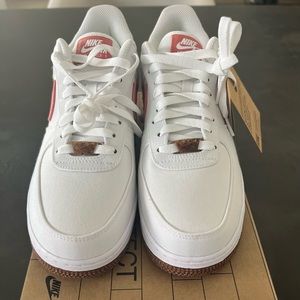 NIKE AIR FORCE 1 ‘07 SE - WHITE/LIGHT SIENNA SIZE 10